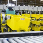 Pe masura ce numarul robotilor Amazon creste, lucratorii isi fac griji pentru viitorul lor