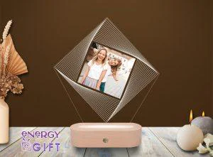 Cadouri personalizate: de la lămpi LED la puzzle-uri cu poză și rame foto