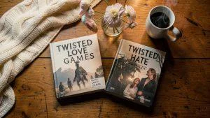 Care Este Ordinea Cartilor Twisted