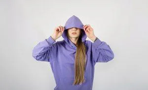 Cum porți treningul bărbătesc într-o ținută casual de zi cu zi?